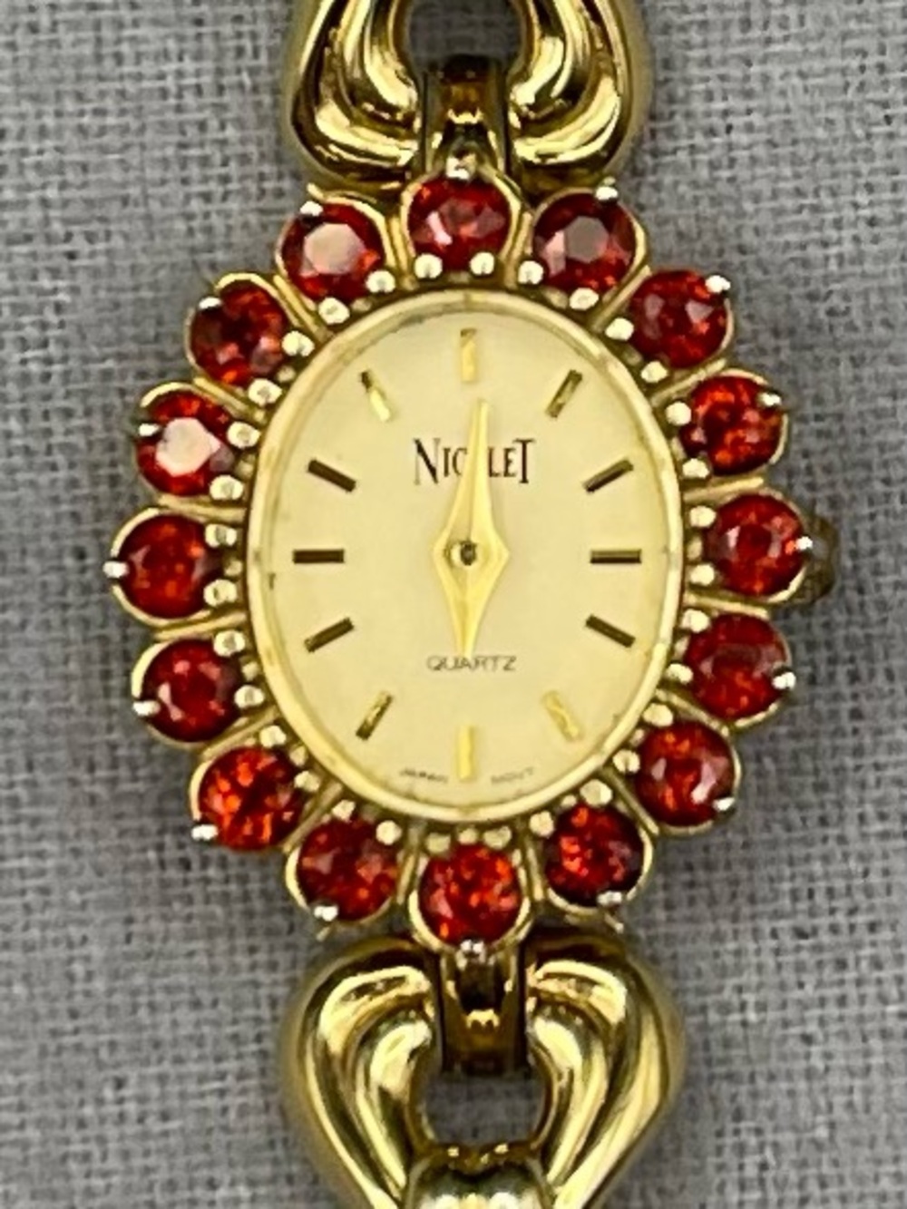Vintage Nicolet ruby Halo cocktail watch from the 90’s ! 8”